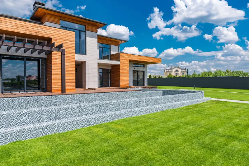 木質外牆的現代獨棟住宅